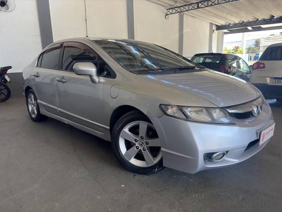 HONDA CIVIC 1.8 LXS 16V GASOLINA 4P AUTOMÁTICO HONDA CIVIC 1.8 LXS 16V GASOLINA 4P AUTOMÁTICO